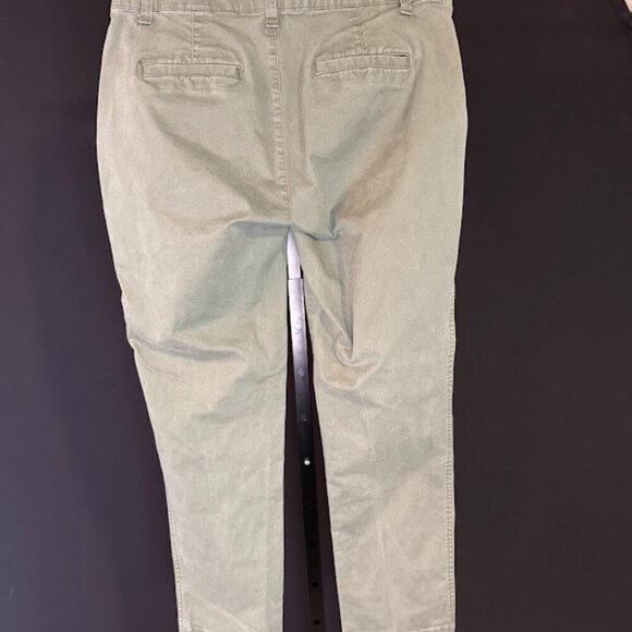 GAP Green Girlfriend Khaki Cropped Pants - Picture 3 of 5
